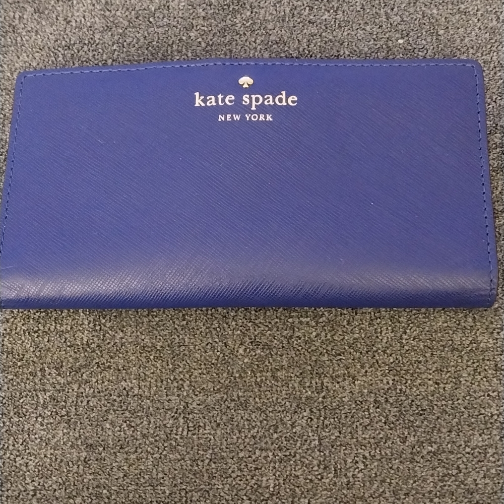 Kate Spade  Cheryy Lane Saffiano  Wallet Excellent  condition.